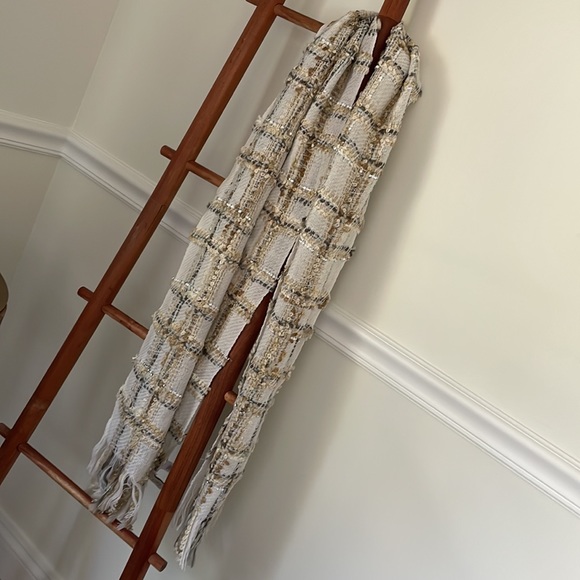 LOFT Scarf Wrap - Picture 4 of 5